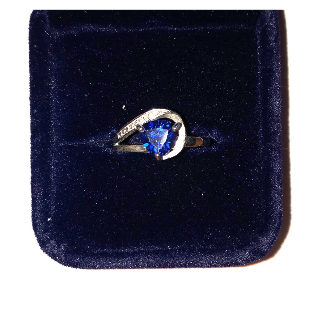 Beautiful woman’s ring size 7